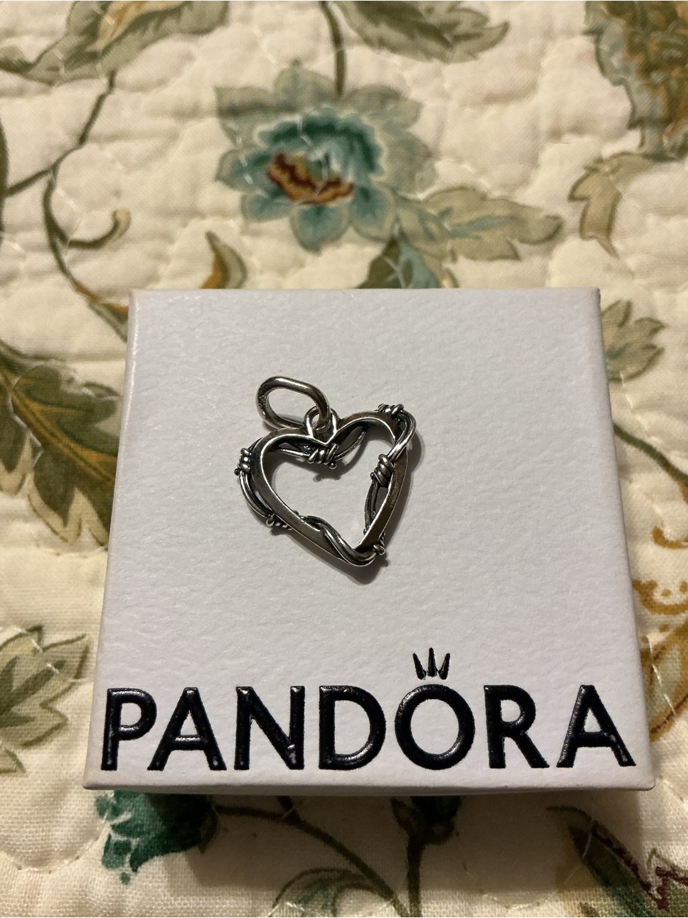Pandora Wire Heart Medallion. - Picture 4 of 6